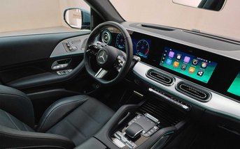 Innenraum des Mercedes-Benz GLE Coupé mit modernem Cockpit, MBUX Superscreen, digitalem Display und hochwertiger Mittelkonsole.