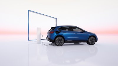 Elektroauto an der Ladesäule – modernes E-Fahrzeug zur Bewerbung der staatlichen E-Auto-Förderung 2026 bei S&G
