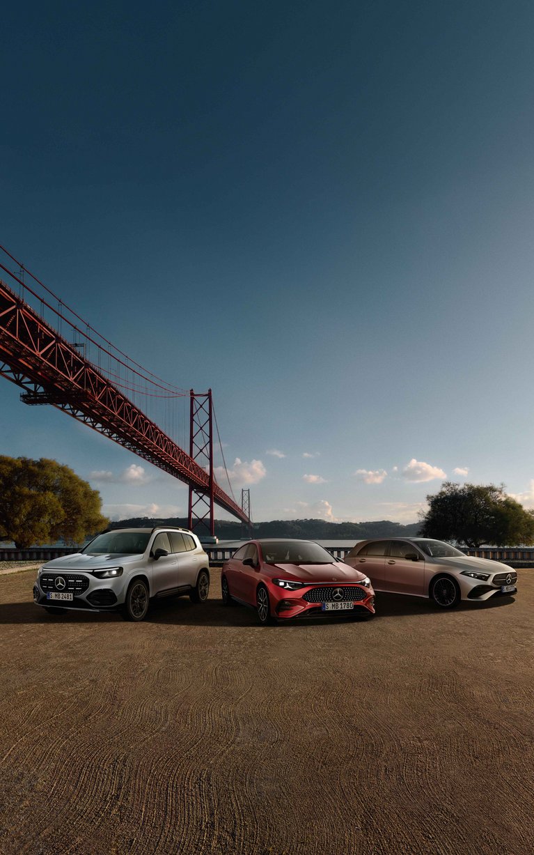 Mercedes-Benz A-Klasse, B-Klasse und GLB gemeinsam vor einer modernen Brückenkulisse.