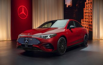 Neuer vollelektrischer Mercedes-Benz CLA in Rot – jetzt ab 299 €/Monat leasen oder mit 2,99 % finanzieren.