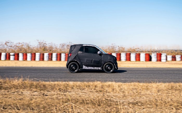 smart #2 während der Testfahrt auf abgesperrter Strecke – vollelektrischer Prototyp auf neuer Elektroplattform im Praxistest.