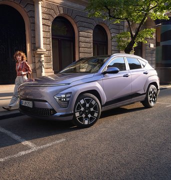 Werbebild für aktuelle Leasingangebote des neuen Hyundai KONA Elektro.