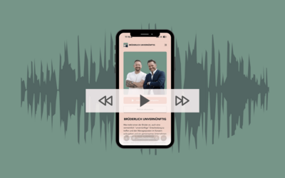 Smartphone zeigt die Podcast-App „Brüderlich Unvernünftig" mit den beiden Podcast-Hosts vor grünem Soundwellen-Hintergrund