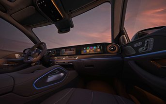 Innenraum des Mercedes-Benz GLS mit digitalem Cockpit, MBUX Superscreen und hochwertiger Ausstattung.