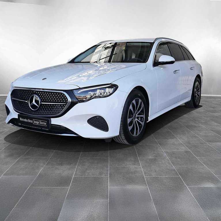 E-Klasse Frontansicht: „Mercedes-Benz E-Klasse Gebrauchtwagen in Silber – jetzt mit Winterreifen inklusive