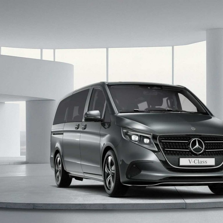 Mercedes-Benz V-Klasse 250 STYLE in Grau im modernen Showroom – Aktionsmodell unter 500 Euro Leasingrate